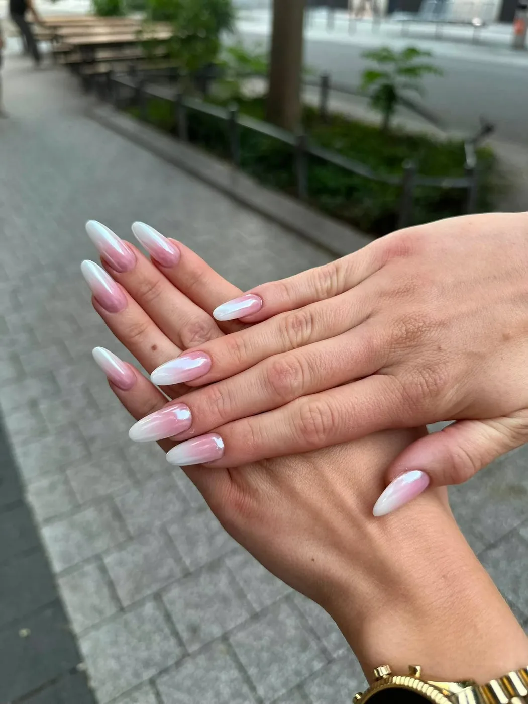 Pearl-Chrome Nägel in Nude-Rosé