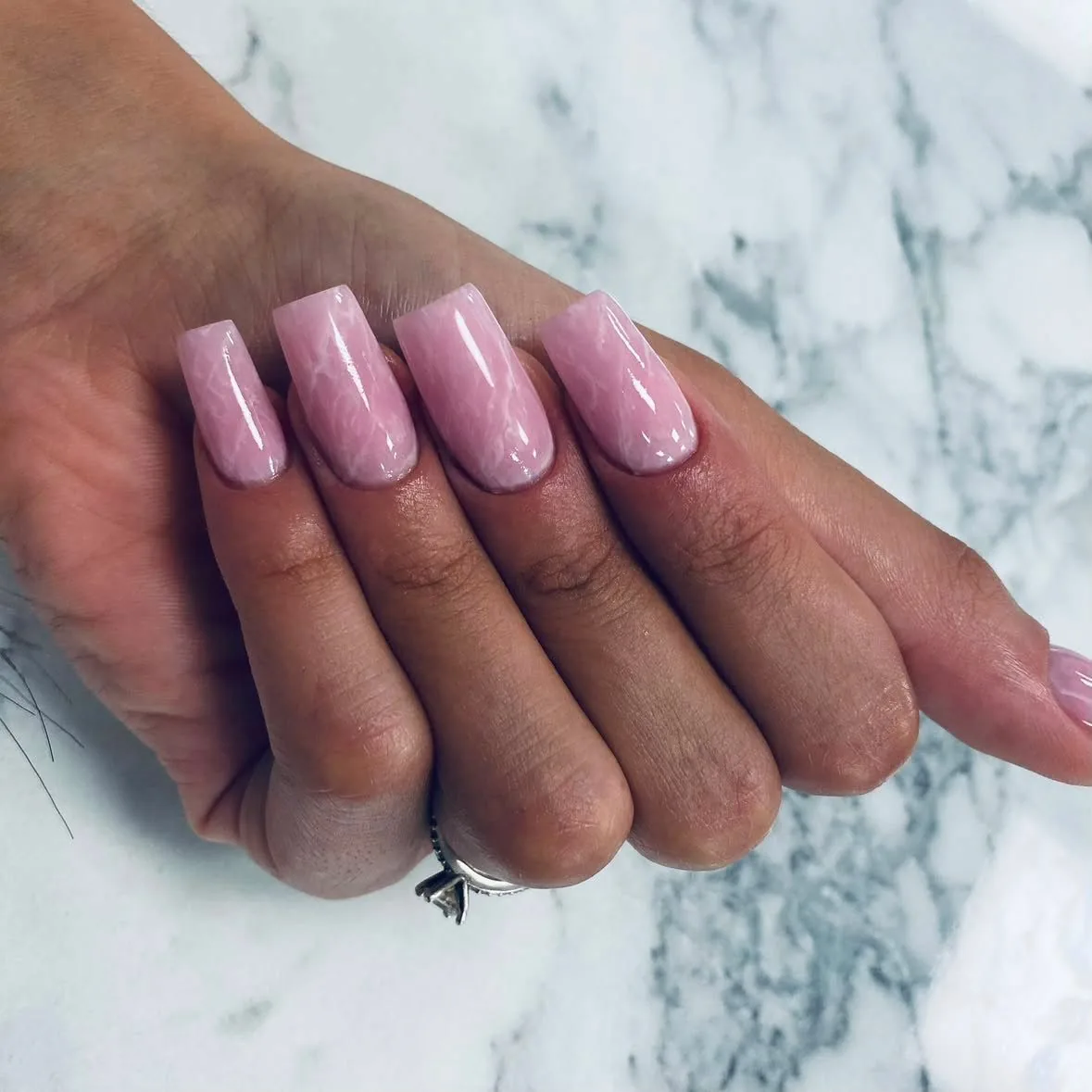Rosé-Marmor Nägel